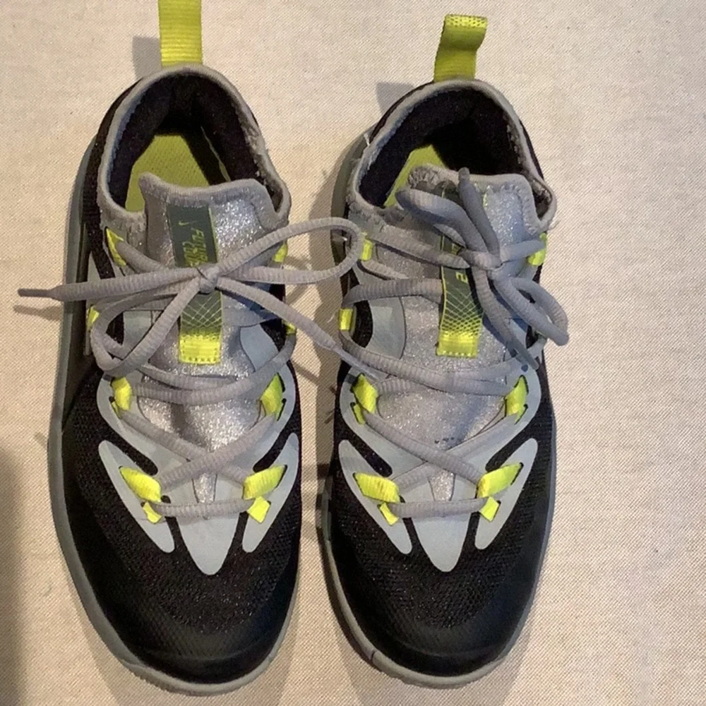 Nike: Basketball SHOES - Gray/Black/Neon Yellow - Future Court 2 Size 3.5Y